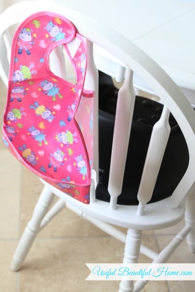 Check out this easy tip for keeping toddler bibs close for meal times!