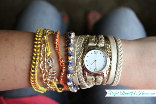 Got-bracelets-and-watches-that-tangle-while-traveling-Try-this-easy-tip