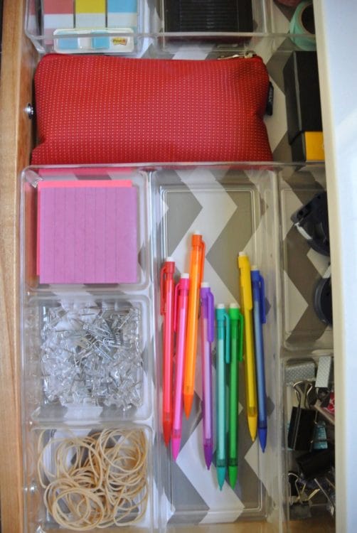 organized-drawer-in-desk-1