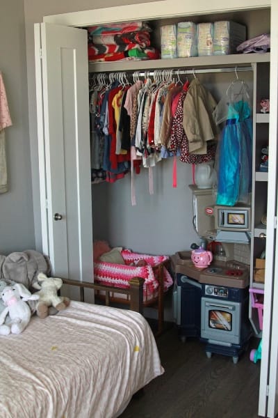 5 Tips for Selling Your Home When You Have Kids - how to keep a pretty & functional space at I'm an Organizing Junkie blog